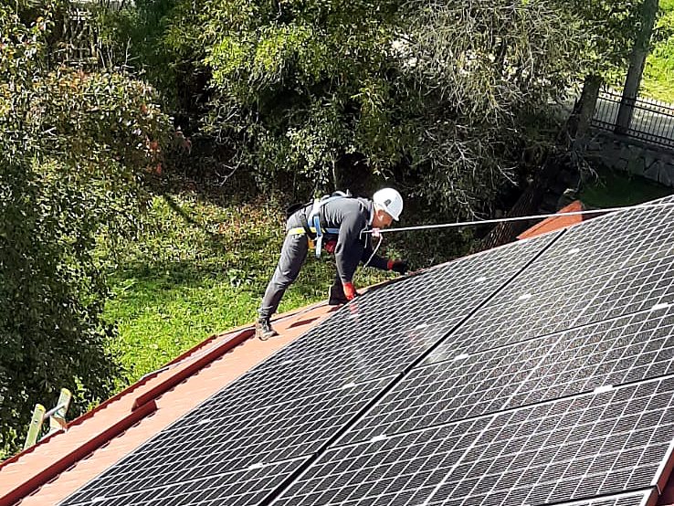 Sistem fotovoltaic montat de echipa PHOTONSYS / G&M Servcom, lucrarea 2